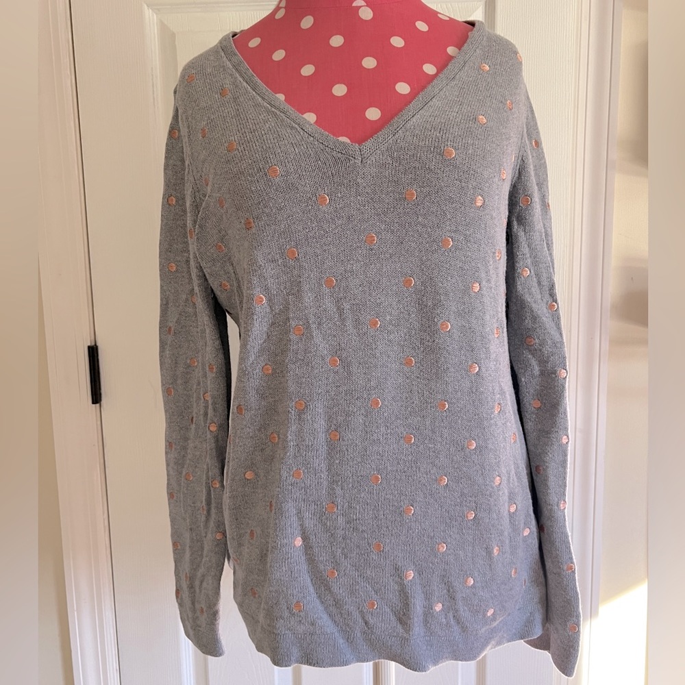 3/15 3 for $15 Old Navy v neck sweater in grey with rose gold polka dots EUC